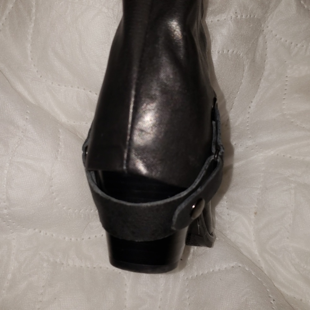 Boots - Picture 4 of 8